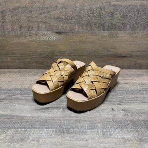 Katy Perry The Busy Bee Criss CrossTan Slide Heel Sandal Women's Size 8.5